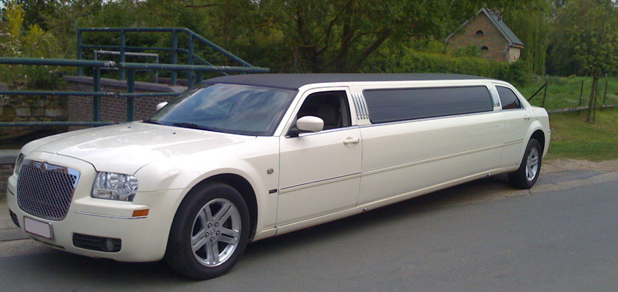 Chrysler Tuxedo Limousine (Chrysler Tux Limo)