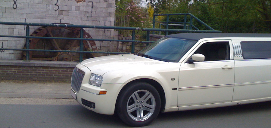 Chrysler Tuxedo Limousine (Chrysler Tux Limo)