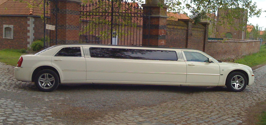 Chrysler Tuxedo Limousine (Chrysler Tux Limo)